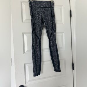 Lululemon Black and Gray Patterned full length Leggings Sz 4
